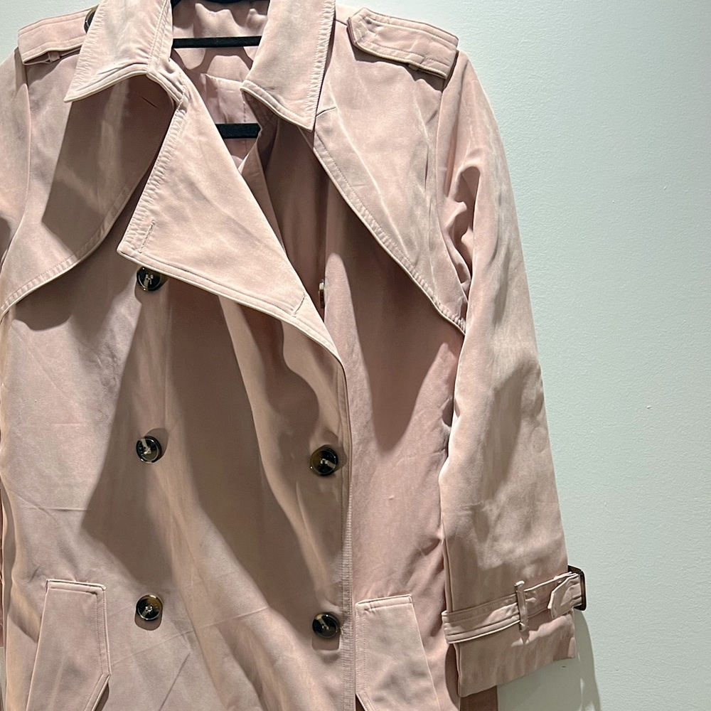REFINED DOUBLE-BREASTED TRENCH COAT IN PASTEL PINK, SZ M